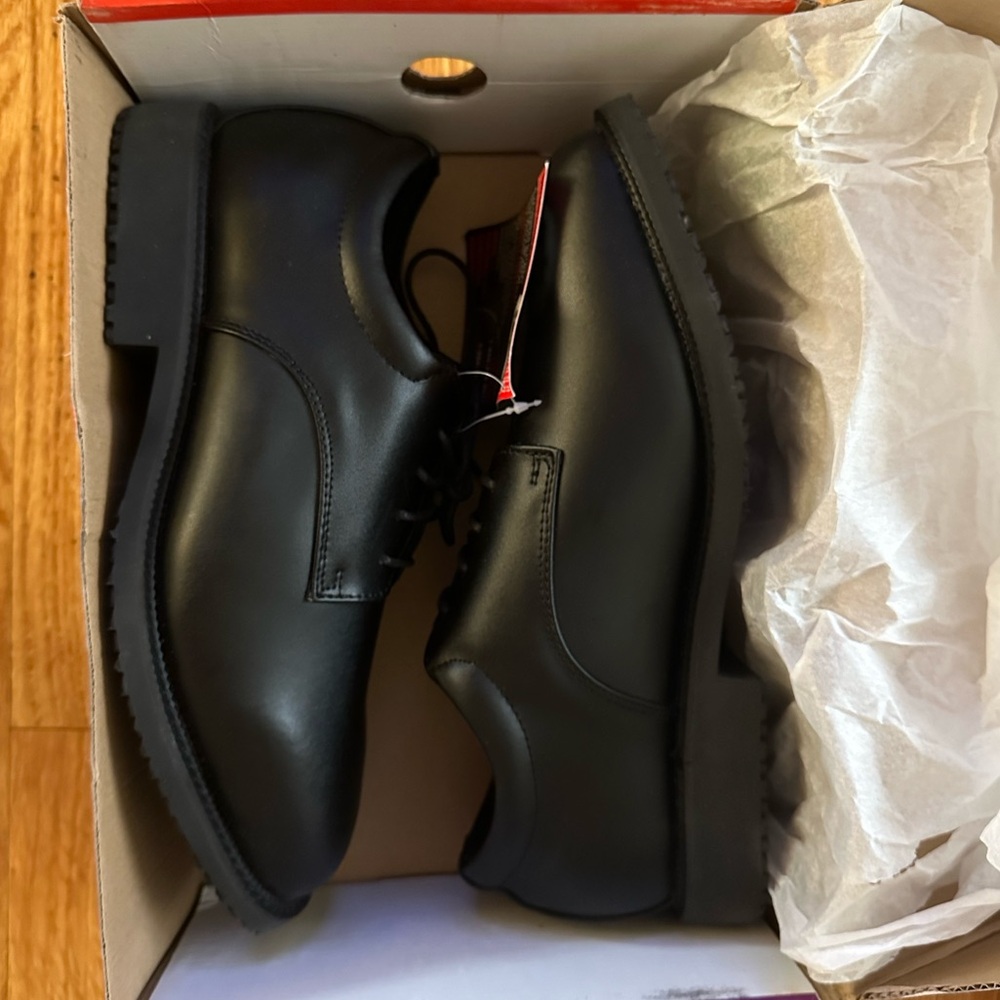 NWT* Slip Grips men slip resistant shoes 9.5M